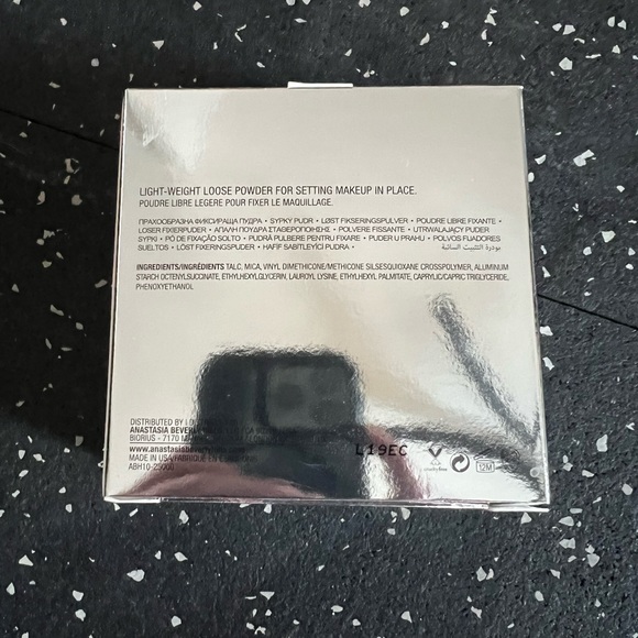 ANASTASIA BEVERLY HILLS | Translucent Loose Setting Powder - Picture 5 of 5
